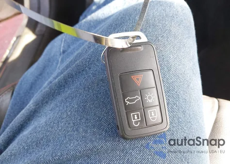 2016 Volvo Xc60 T5 Premier из США, поврежденный, VIN YV4612RK5G2837121